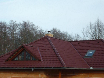 Střecha rodinného domu v Tučapech